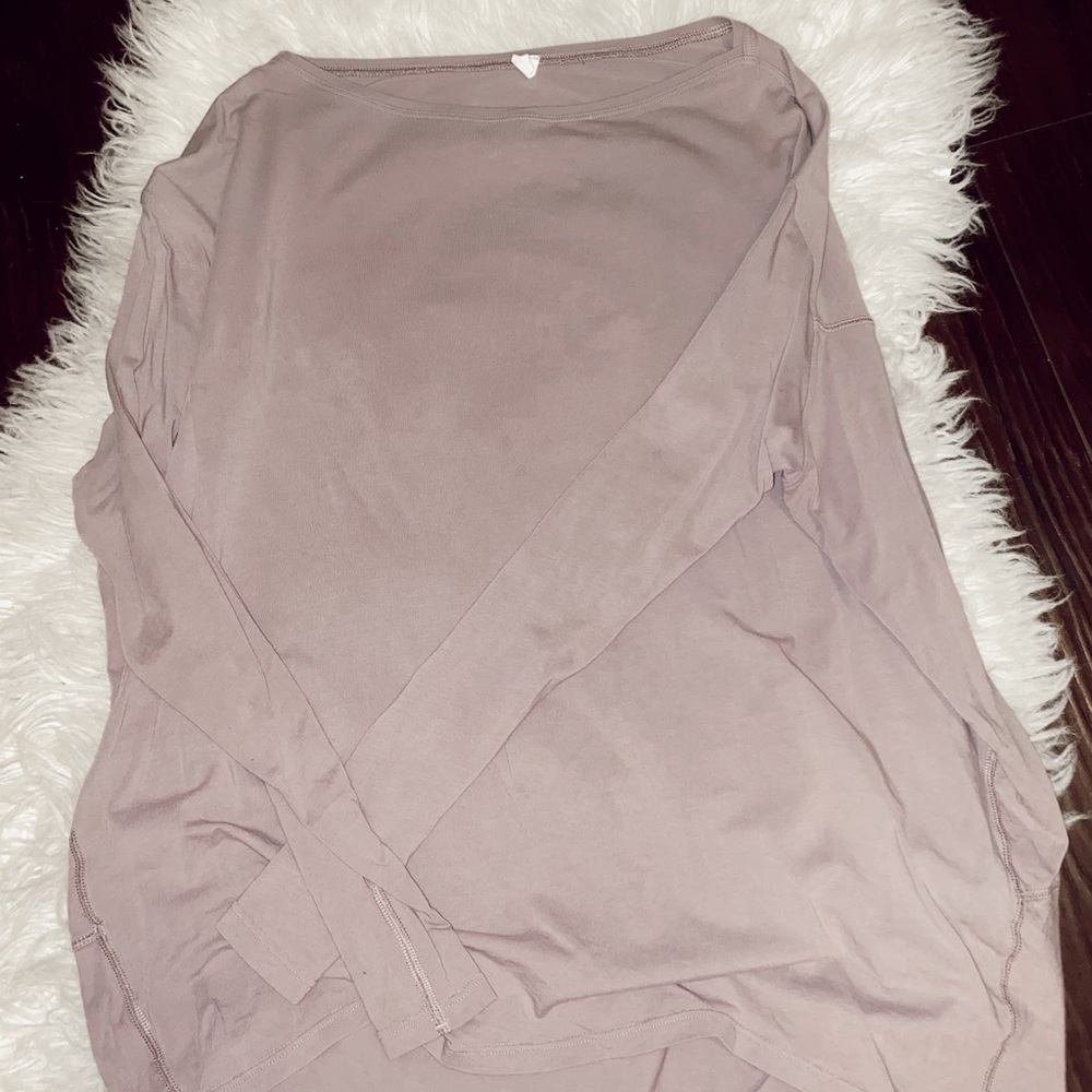 Lululemon flowy long sleeve (DISCOUNTED SHIPPING)